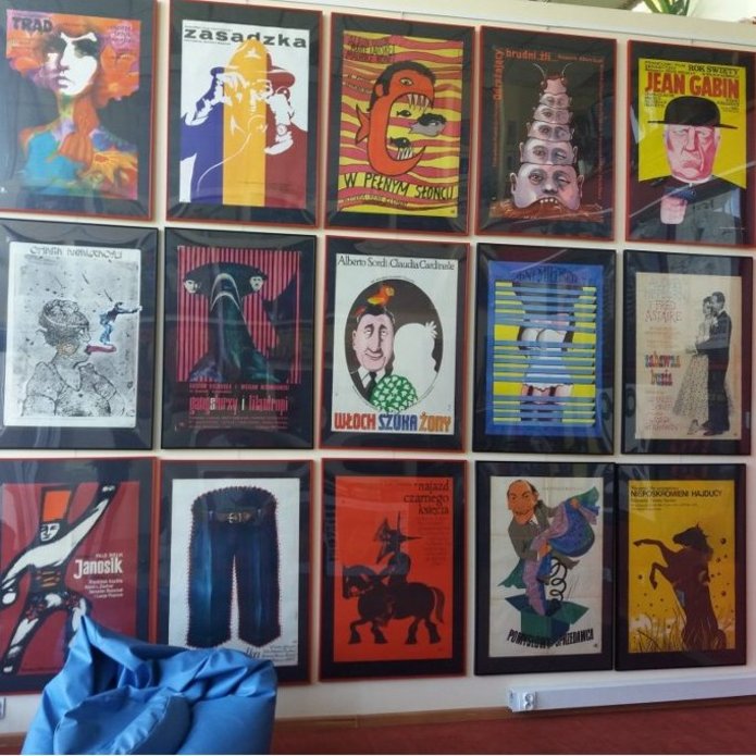 ściana plakatów